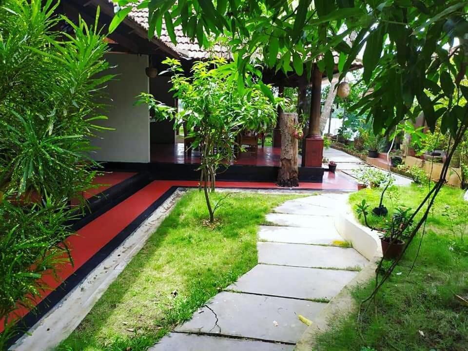 Ambadi'S Villa -Lake View Resort Pallipuram Kültér fotó