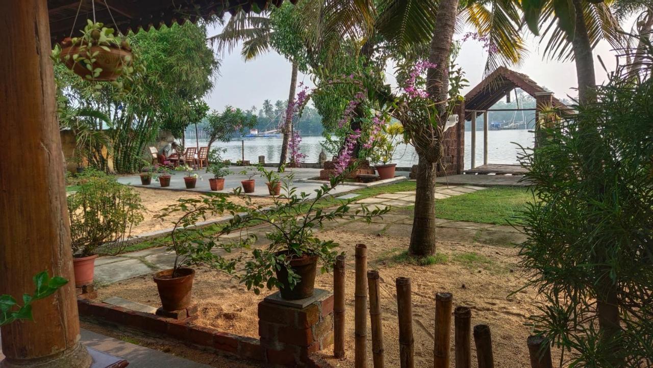 Ambadi'S Villa -Lake View Resort Pallipuram Kültér fotó