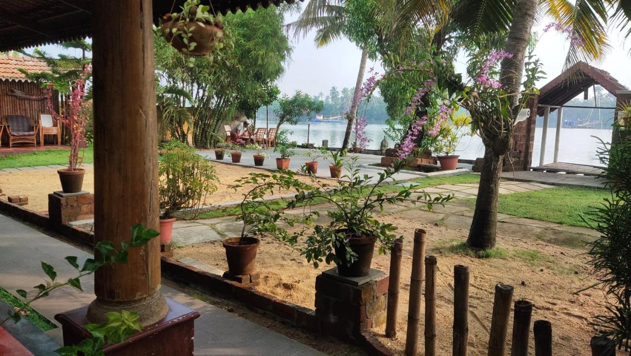 Ambadi'S Villa -Lake View Resort Pallipuram Kültér fotó