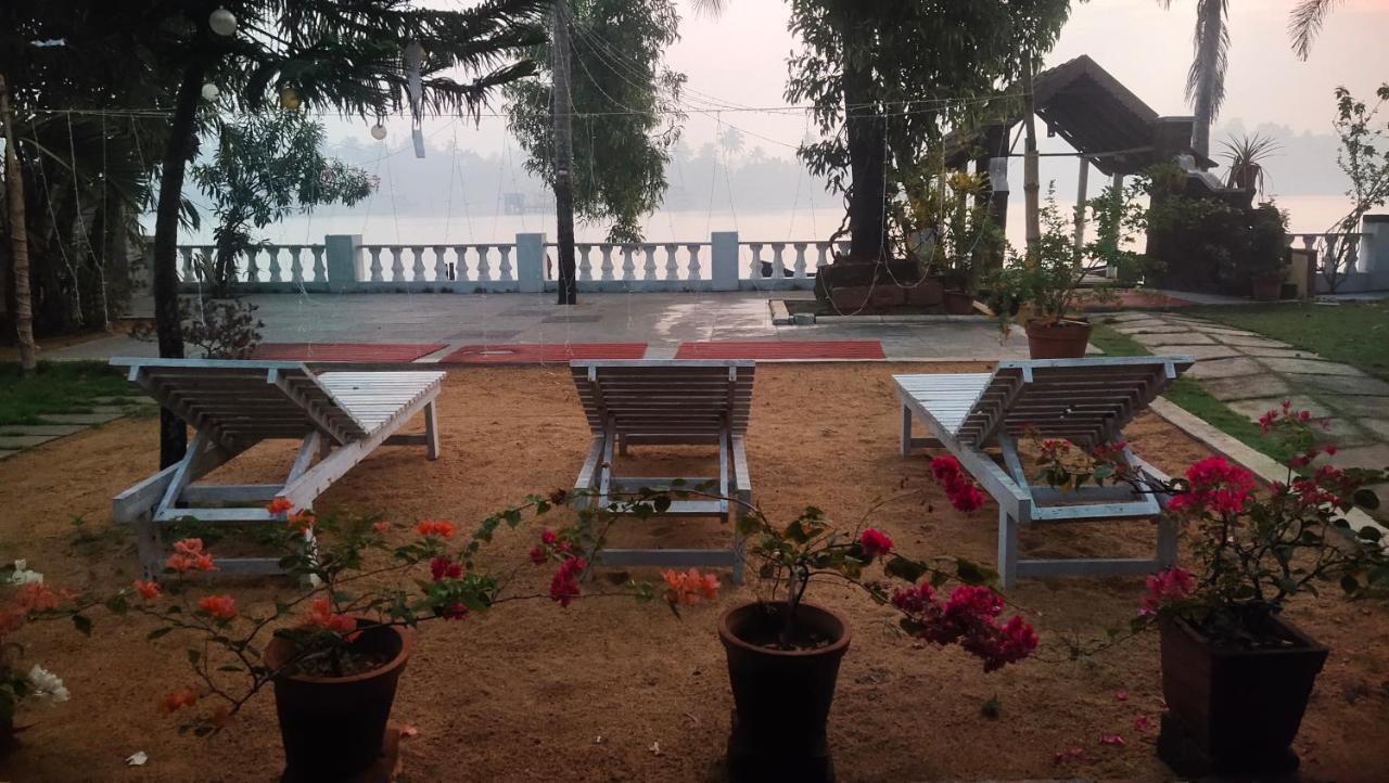 Ambadi'S Villa -Lake View Resort Pallipuram Kültér fotó