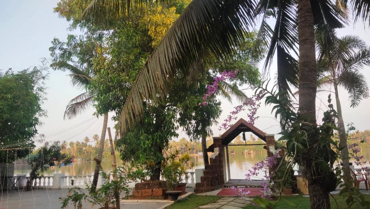 Ambadi'S Villa -Lake View Resort Pallipuram Kültér fotó