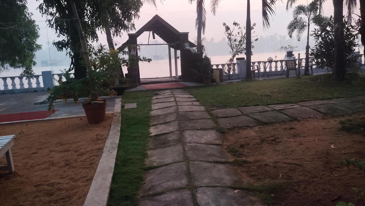 Ambadi'S Villa -Lake View Resort Pallipuram Kültér fotó