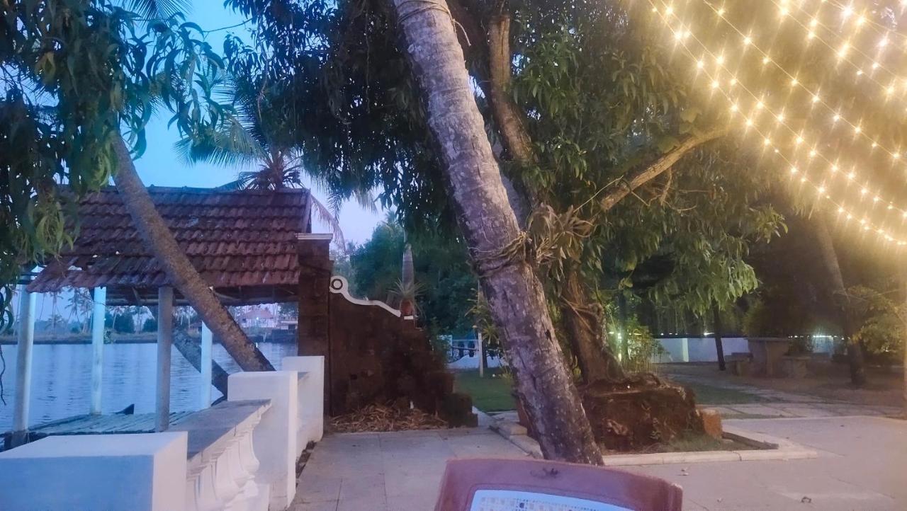 Ambadi'S Villa -Lake View Resort Pallipuram Kültér fotó