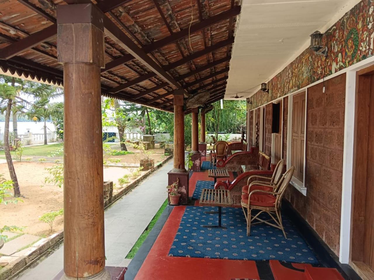 Ambadi'S Villa -Lake View Resort Pallipuram Kültér fotó