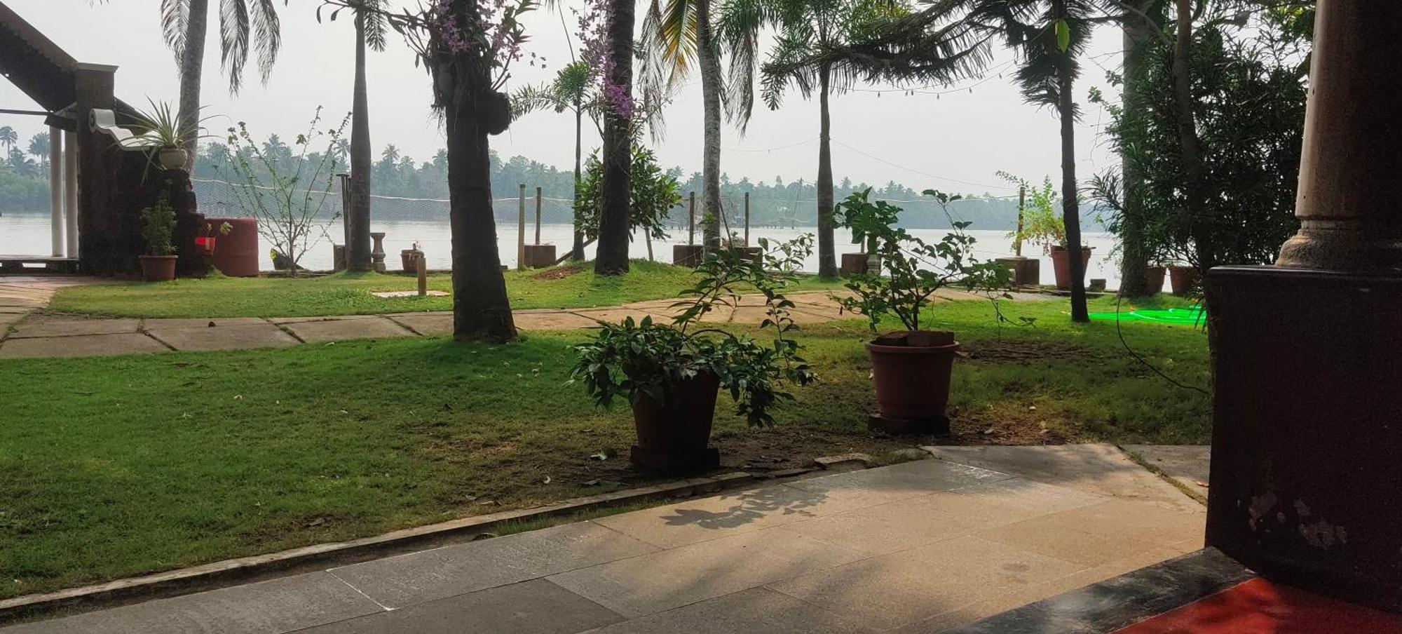 Ambadi'S Villa -Lake View Resort Pallipuram Szoba fotó